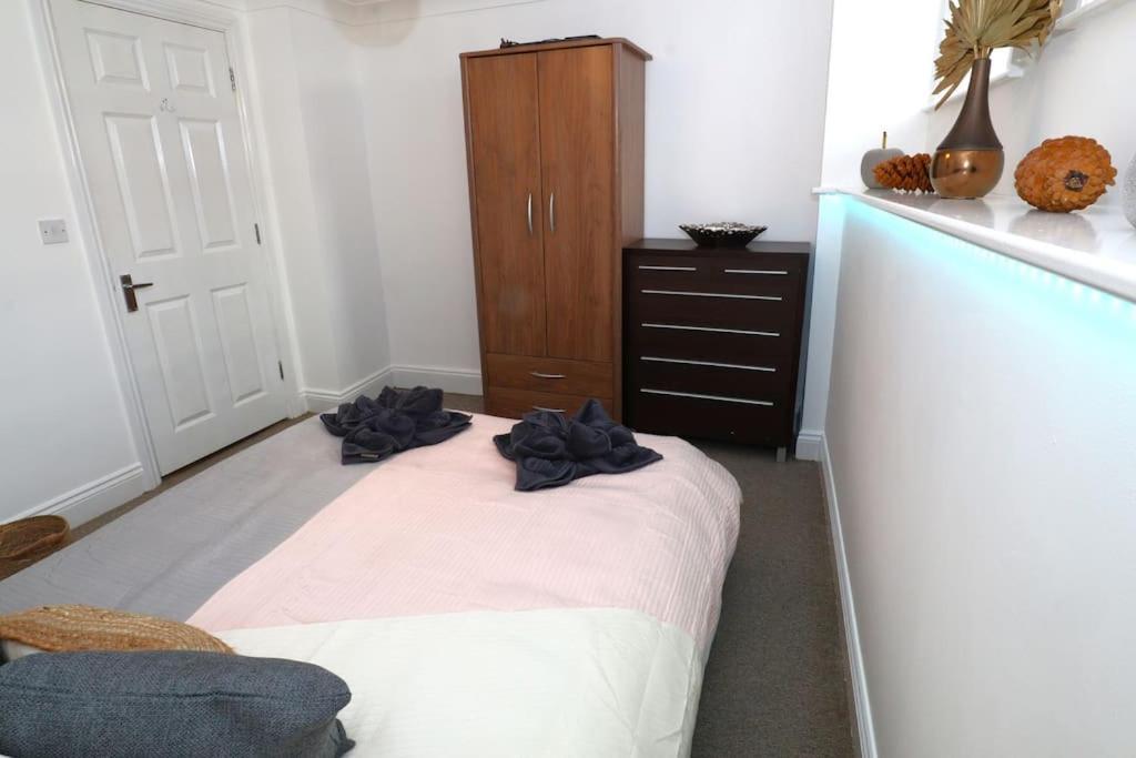 New Sunset Square Eastbourne 2 Bed Apartment, Long Stay Welcome Exterior photo