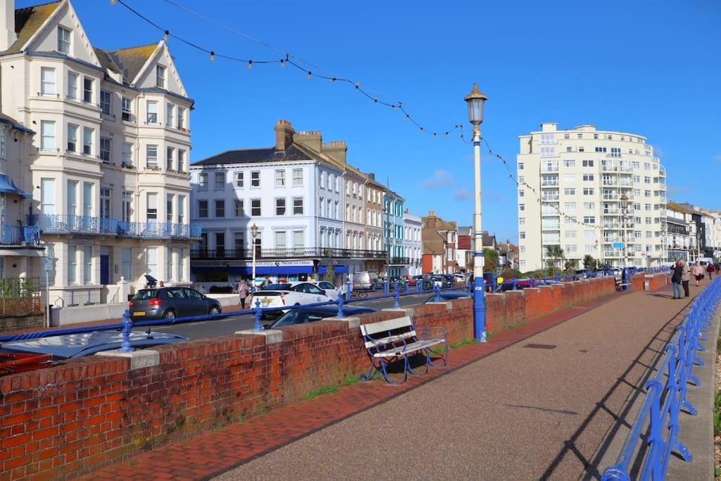 New Sunset Square Eastbourne 2 Bed Apartment, Long Stay Welcome Exterior photo